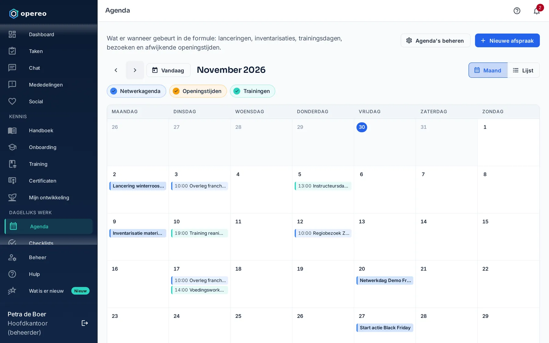 De agenda in maandweergave met drie agenda’s in eigen kleuren